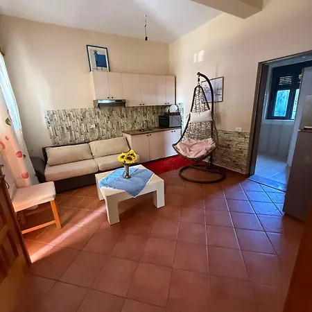 Hostelshqiponja *