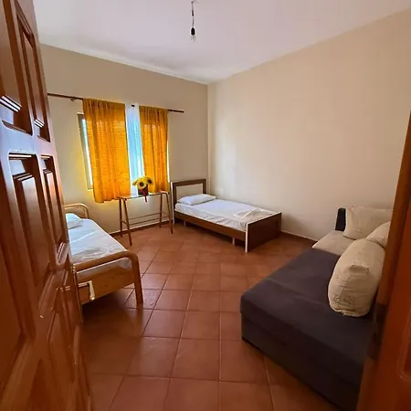 Vandrerhjem Hostelshqiponja *