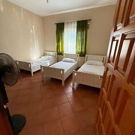 Hostelshqiponja Vandrerhjem *